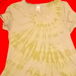 A v neek tie die shirt